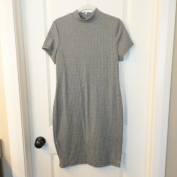 Women's Bar lll Black and White Short Sleeve Chevron Pattern Dress Size Large - Picture 2 of 11